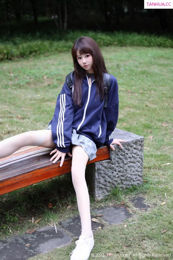   [XiuRen]高清写真图 2023.12.08 No.7784 韩系学妹 短裙美腿第7张图片